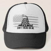 黒と白は私にアメリカ国旗を踏まない キャップ (正面)