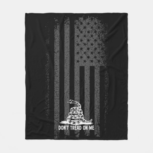 黒と白は私にアメリカ国旗を踏まない フリースブランケット (正面)