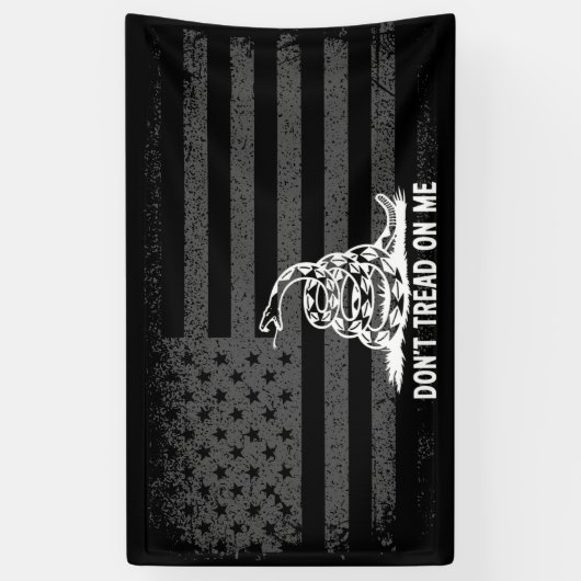 黒と白は私にアメリカ国旗を踏まない 横断幕 (縦)