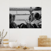 黒と白1968ヨーロッパの田舎のバス乗り ポスター (キッチン)