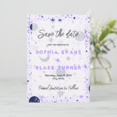 黒と紫の天の結婚式の日付を保存 招待状 (スタンド正面)