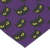 黒と紫の猫の黄色の目ハロウィンパターン ショートテーブルランナー (コーナー)