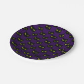 黒と紫の猫の黄色の目ハロウィンパターン ペーパープレート (アングル)