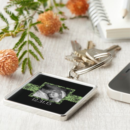 黒と緑の渦巻形のフローラの結婚キーチェーン キーホルダー (側面)