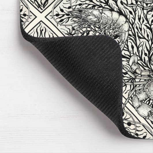 黒と自然の白の甲殻類 マウスパッド (コーナー)