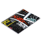 黒と色数々ののグラフィティ・アート ノートブック (左側)