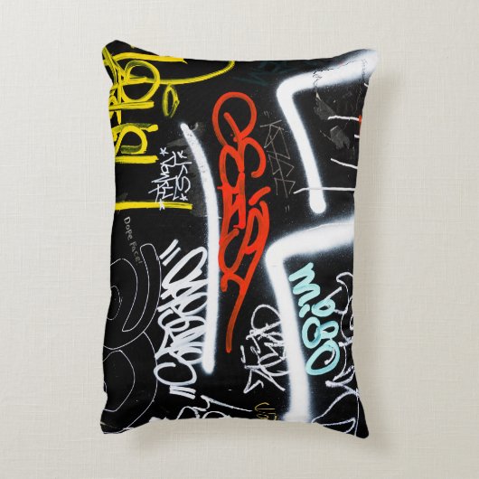黒と色数々のの落書きアート アクセントクッション (裏面(縦))