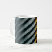 黒と茶のストライプの織物 コーヒーマグカップ (正面左)