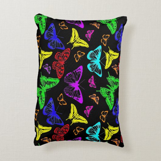 黒と虹の色の蝶飛んでいる アクセントクッション (裏面(縦))