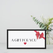 黒と赤いハートのロゴのギフト証明書 (スタンド正面)