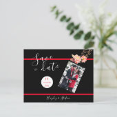 黒と赤のウェディングモダンは日付写真を保存 インビテーションポストカード (スタンド正面)