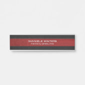 黒と赤のステッチされたレザーテクスチャ サインプレート (正面)