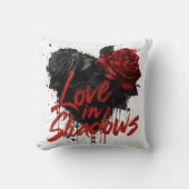 黒と赤のバラのダークロマンスグラフィック クッション (正面)