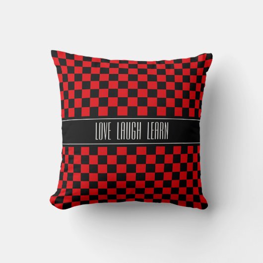黒と赤の市松模様のLove Laugh Learn クッション (正面)