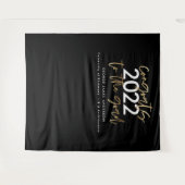 黒と金のモダンなスクリプトスタイルの卒業 タペストリー (正面(横))