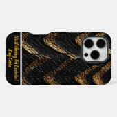 黒と金の複雑なヘビの革 iPhoneケース (裏面横)