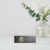 黒と金ゴールドのエンボスOMシンボルヨガインストラクター スキニー名刺 (スタンド正面)