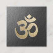 黒と金ゴールドのエンボスOMシンボルヨガインストラクター スクエア名刺 (正面)