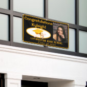 黒と金ゴールドのビニールの卒業写真 横断幕 (ビルの外側)