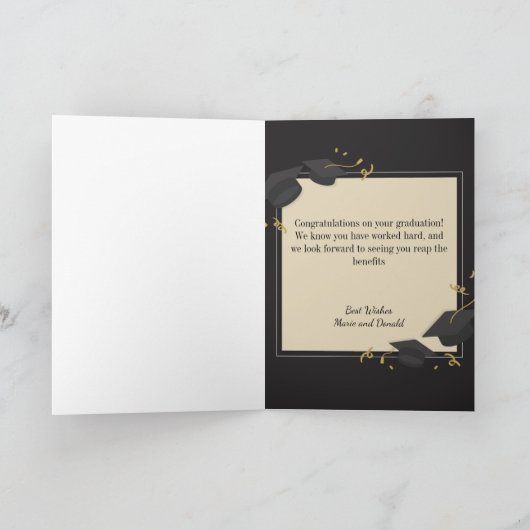 黒と金ゴールドの卒業キャップのグリーティングカード カード (内部)