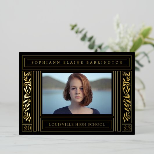 黒と金ゴールドの卒業写真のお知らせ 箔招待状 (立ち正面)