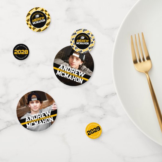 黒と金ゴールドの卒業写真パーソナライズされたパーティー コンフェッティ (グループ)