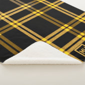 黒と金ゴールドの格子状タータンチェックモノグラム シェルパブランケット (3/4)