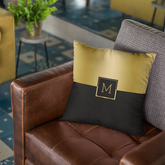 黒と金ゴールドの画面分割の幾何学的デザイン クッション