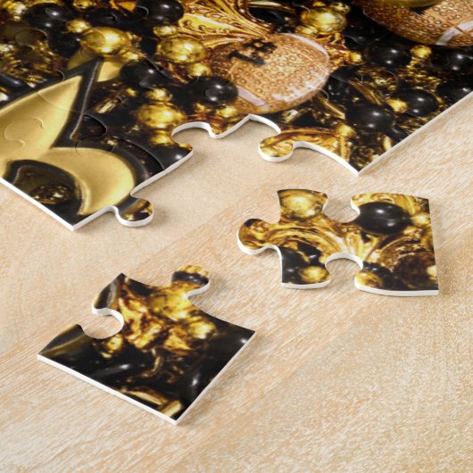 黒と金ゴールドの（紋章の）フラ・ダ・リとサッカーのビーズ ジグソーパズル (側面)