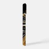 黒と金ゴールドのiPhone保護ケース iPhone 15ケース (右側面)