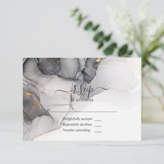 黒と金ゴールドアルコールインクウェディングRSVPカード 出欠カード (スタンド正面)