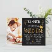 黒と金ゴールドワイルドフォト第1誕生日招待状 招待状 (スタンド正面)