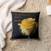 黒と金ゴールド枕に美しい黄色のバラ クッション (ブランケット)