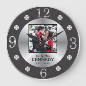 黒と銀のエレガント名前をカスタムする写真結婚ズ ラージ壁時計 (正面)