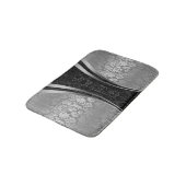 黒と銀のグレーのフローラダマスクのパターン バスマット (アングル)