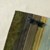 黒と銀のバイクと青空 ビーチタオル (インサイチュ)