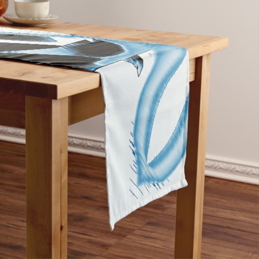 黒と青のスクラップまたはテープが破壊される ショートテーブルランナー (インサイチュ)