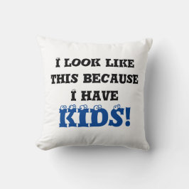 黒と青の目の文字 クッション