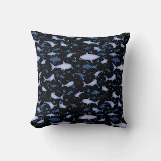 黒と青の繰り返しモチーフ |サメのパターン クッション (正面)