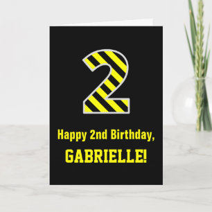 黒と黄ストライプの色「2」、2回目の誕生日+名前 カード