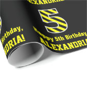 黒と黄ストライプの色「5」、5番目の誕生日+名前 ラッピングペーパー (ロールコーナー)