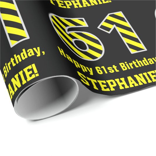 黒と黄ストライプの色「61」、61誕生日+名前 ラッピングペーパー (ロールコーナー)