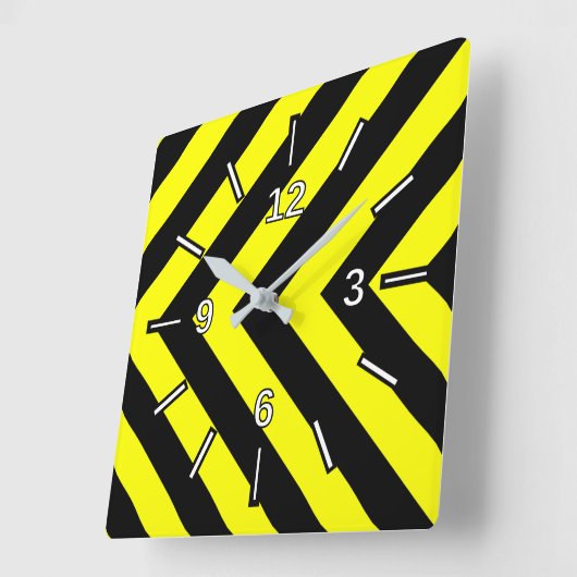 黒と黄色のシェブロンのようなパターン正方形クロック スクエア壁時計 (傾斜)