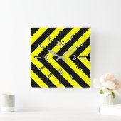 黒と黄色のシェブロンのようなパターン正方形クロック スクエア壁時計 (ホーム)