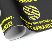 黒と黄色のストライプの「9」; 9歳の誕生日 + 名前 ラッピングペーパー (ロールコーナー)