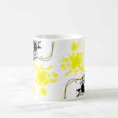 黒と黄色のスプラッシュ絵を描 コーヒーマグカップ (中央)