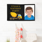 黒と黄色のセメントミキサー車 こどものお誕生日フォト 横断幕 (インサイチュ)