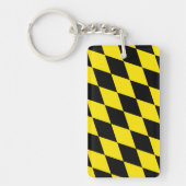 黒と黄色のバイエルダイヤモンド国旗のパターン キーホルダー (正面)
