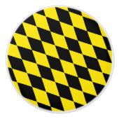 黒と黄色のバイエルダイヤモンド国旗のパターン セラミックノブ (正面)