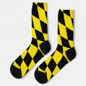 黒と黄色のバイエルダイヤモンド国旗のパターン ソックス (左)
